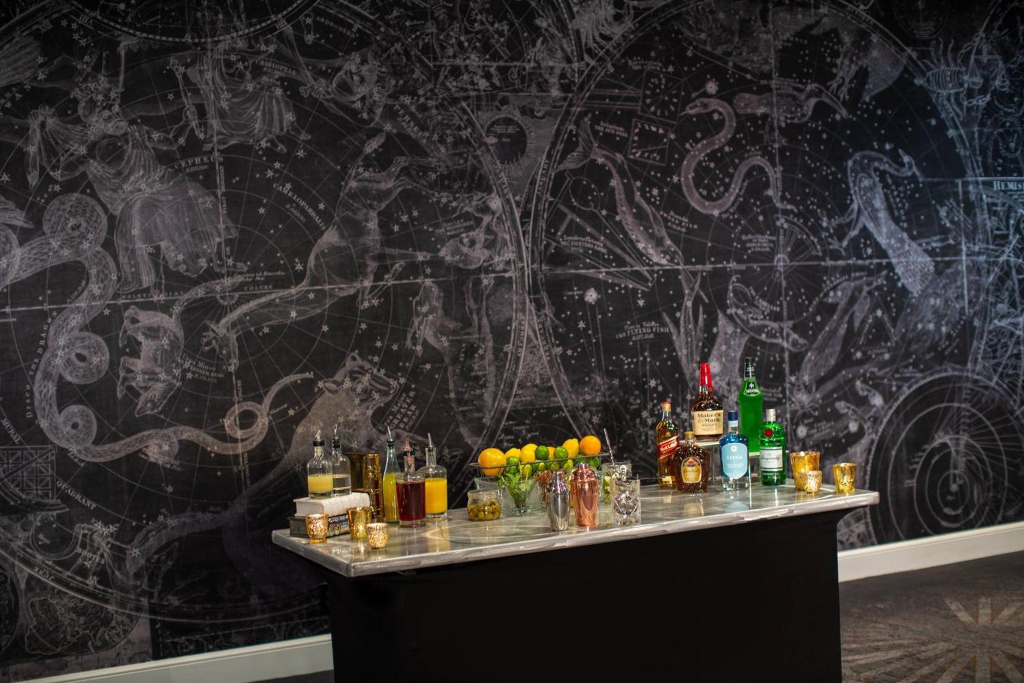 Hotel Renaissance Downtown 4*
