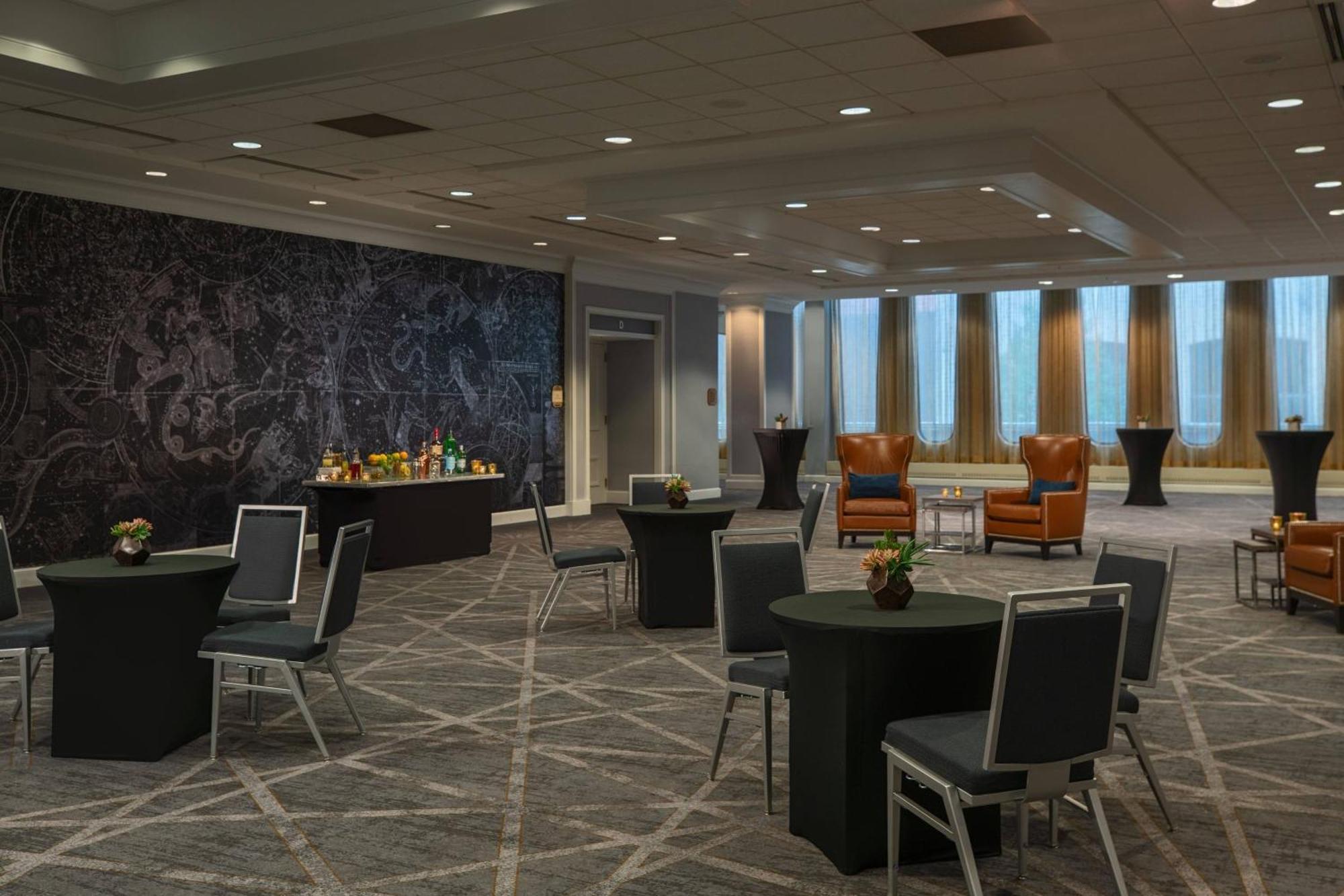 Renaissance Downtown Hotel 4*