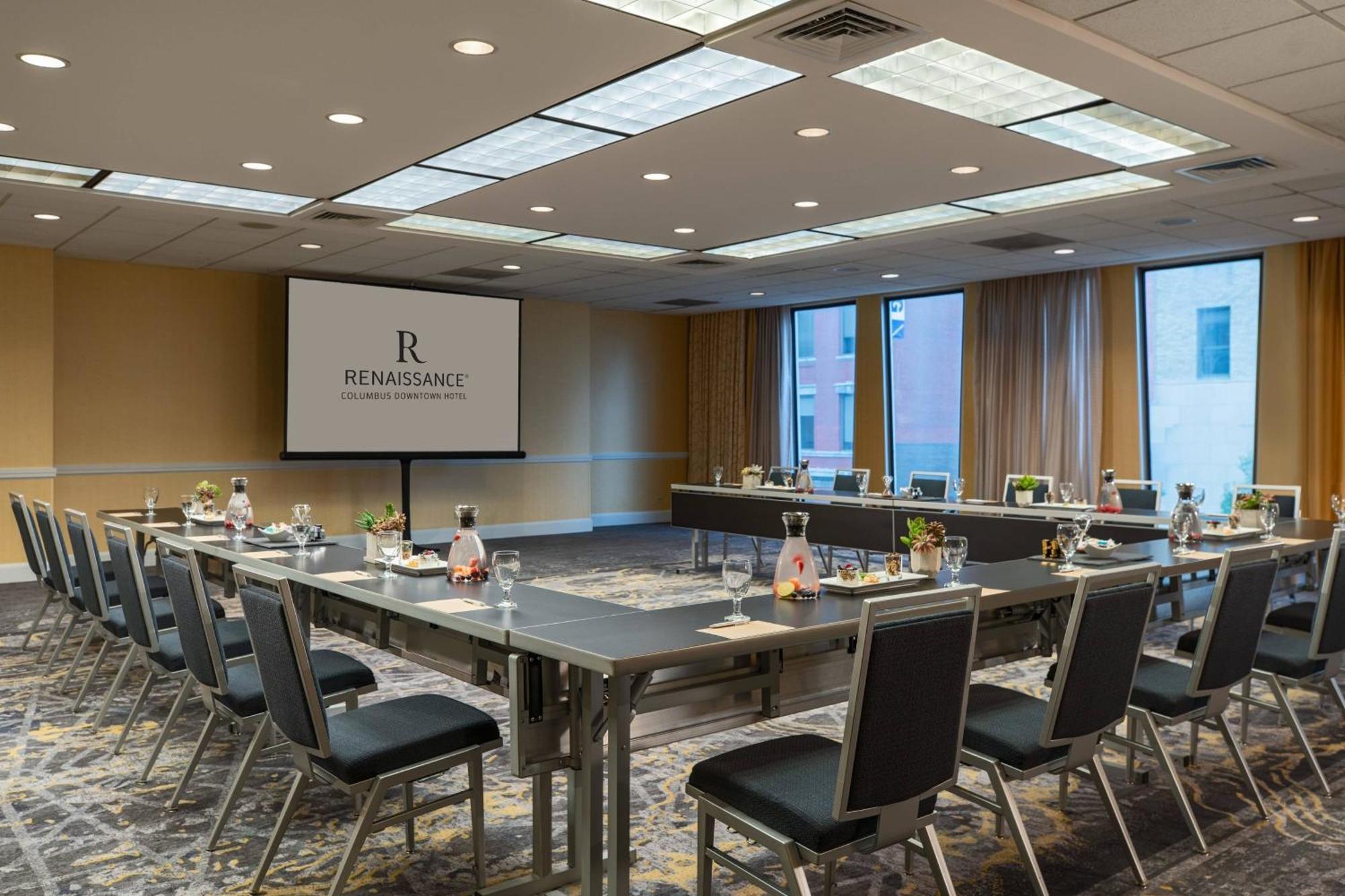 Hotel Renaissance Downtown 4*