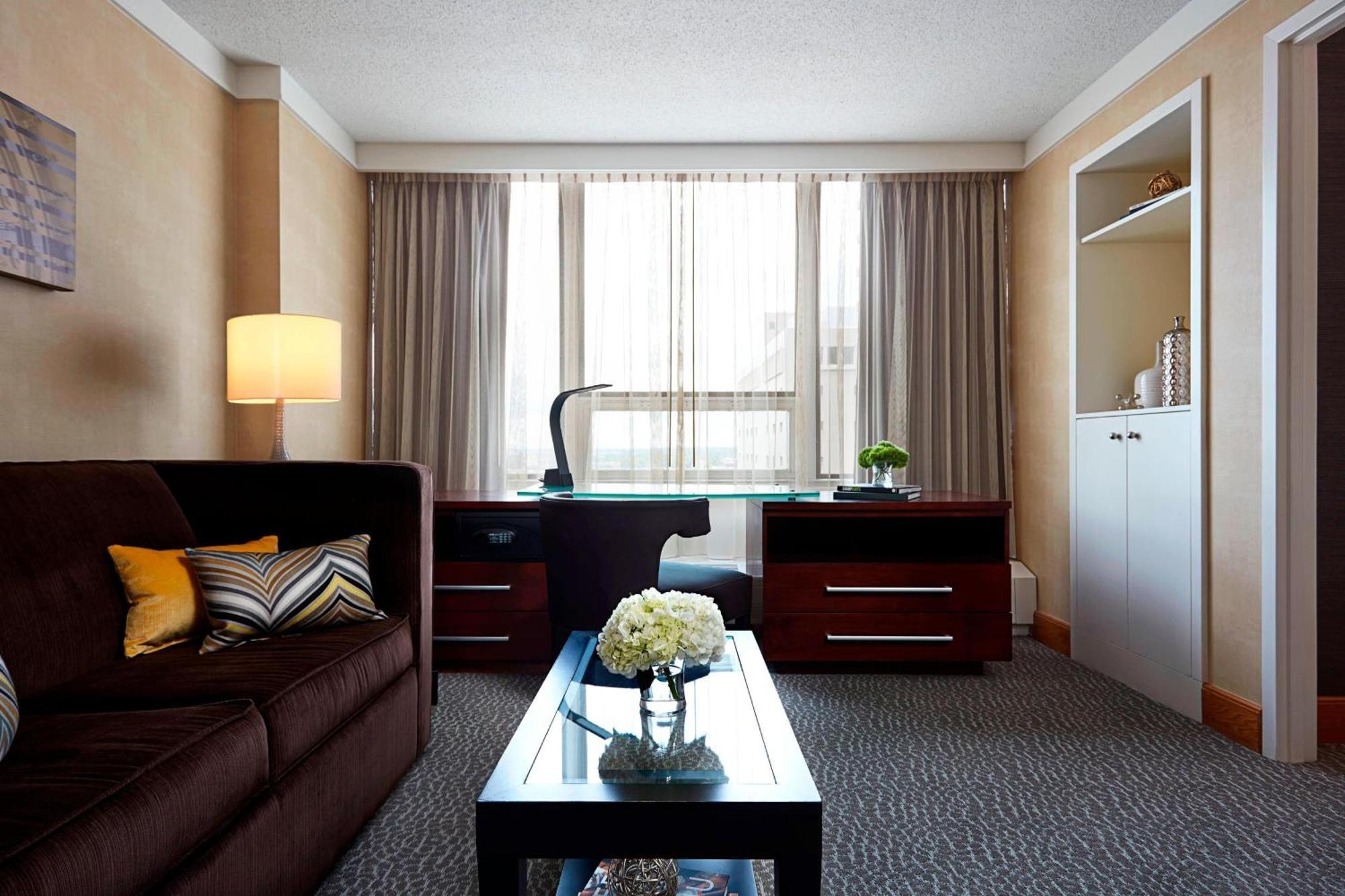 Renaissance Downtown Hotel 4*