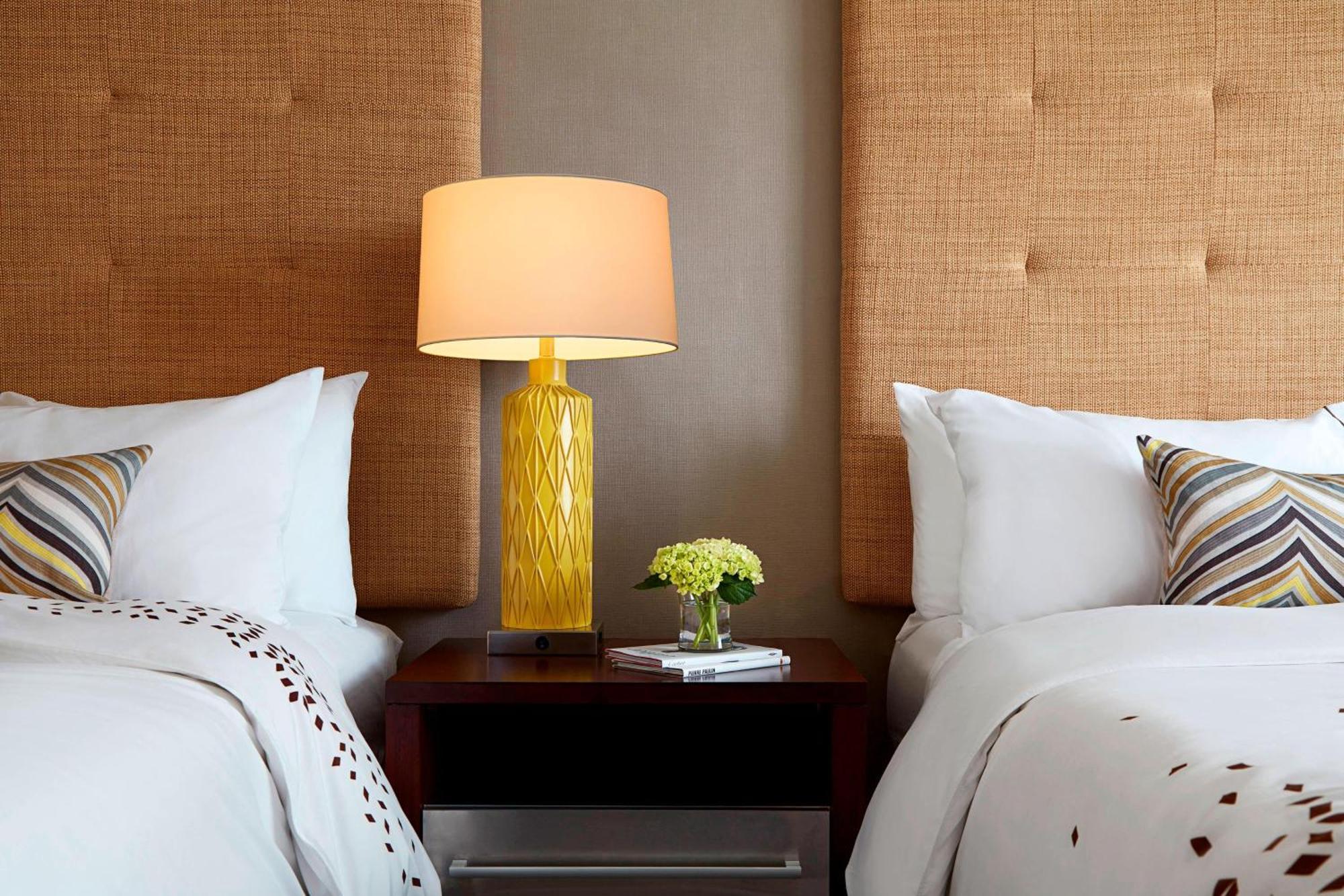 Hotel Renaissance Downtown 4*
