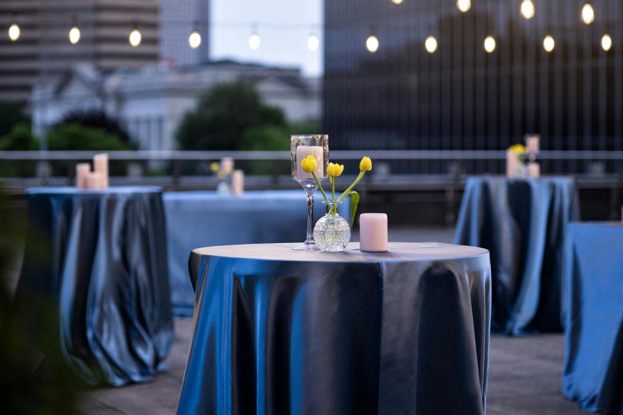 Renaissance Downtown 4*
