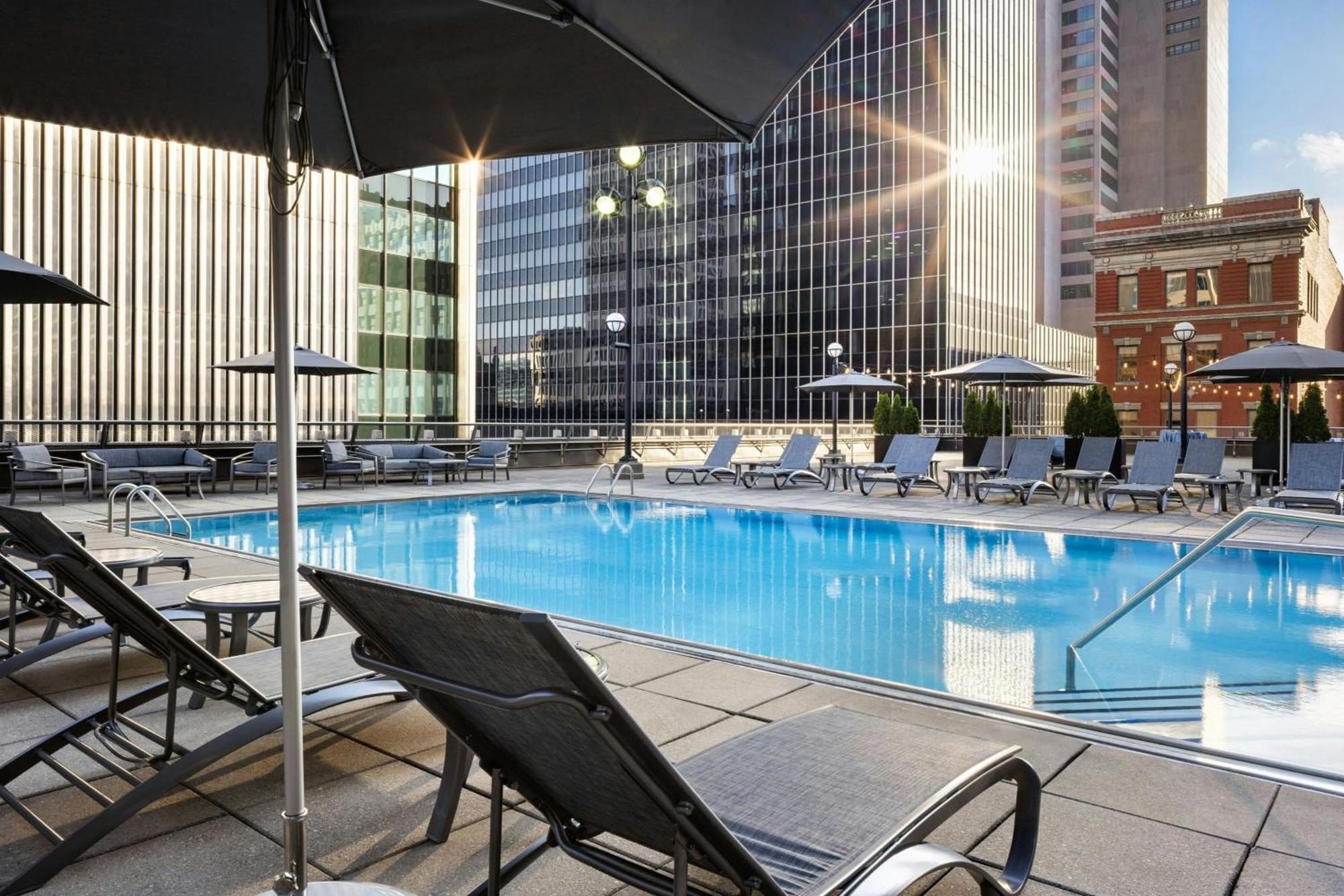 Renaissance Downtown 4*