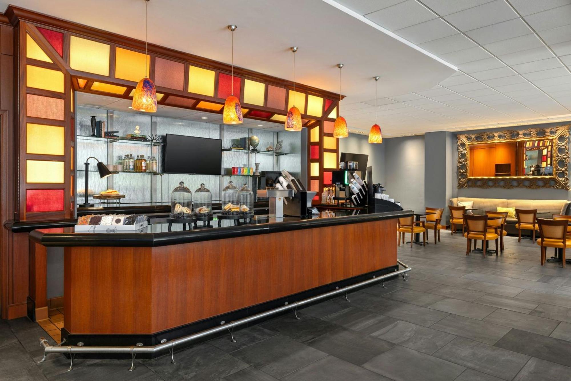 Hotel Renaissance Downtown 4*