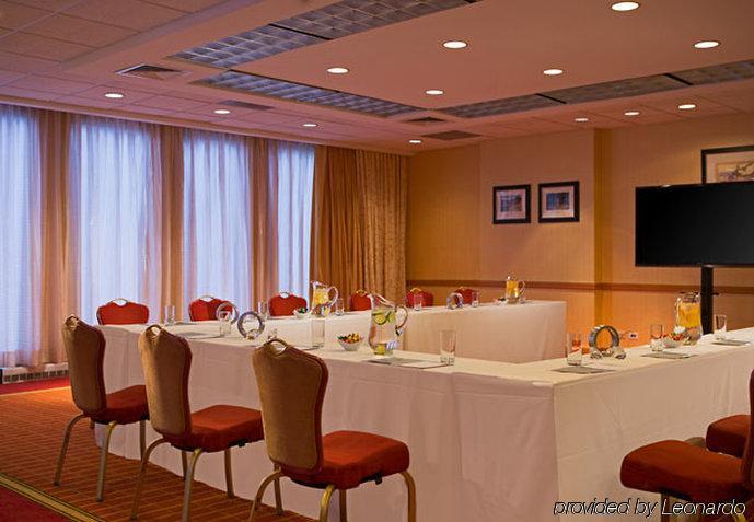 Renaissance Downtown 4*