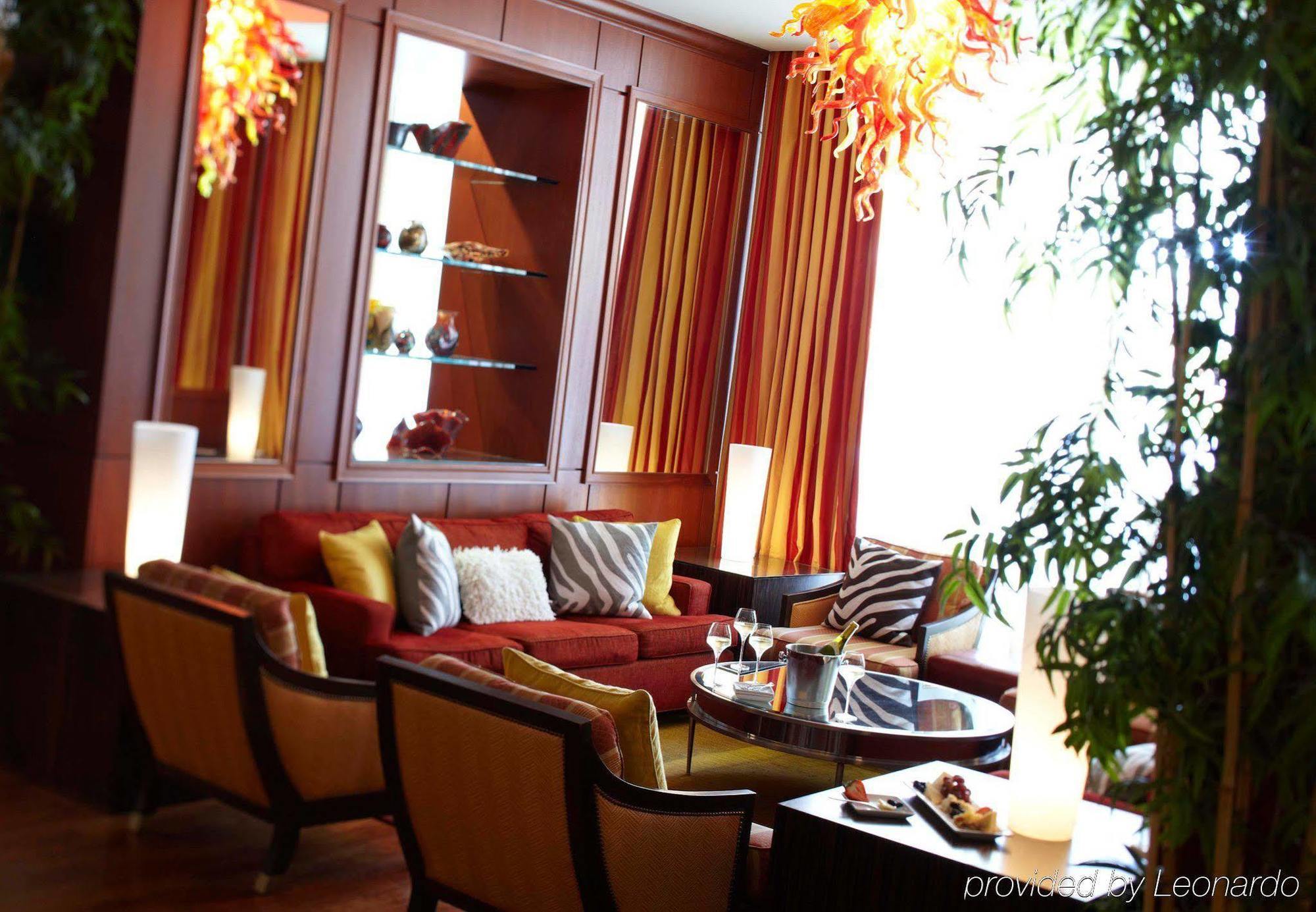 Hotel Renaissance Downtown 4*
